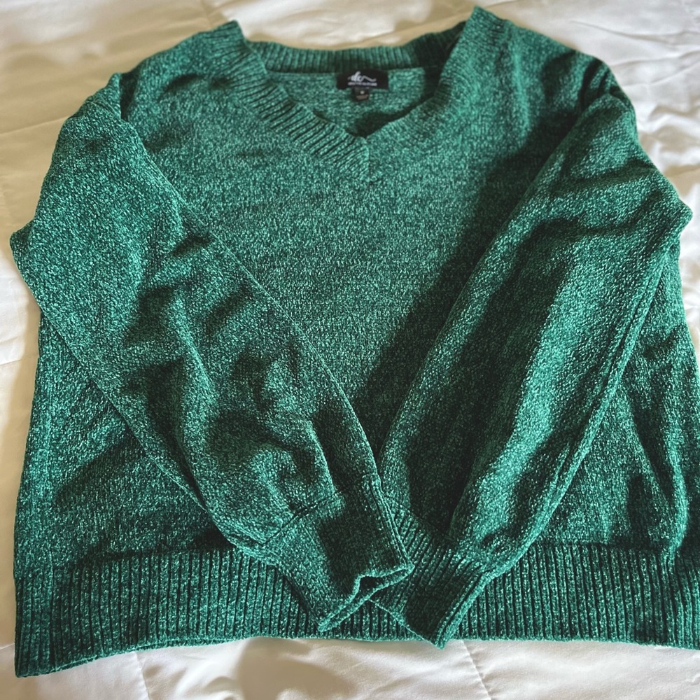 ~Green Velvet V-Neck Sweater~